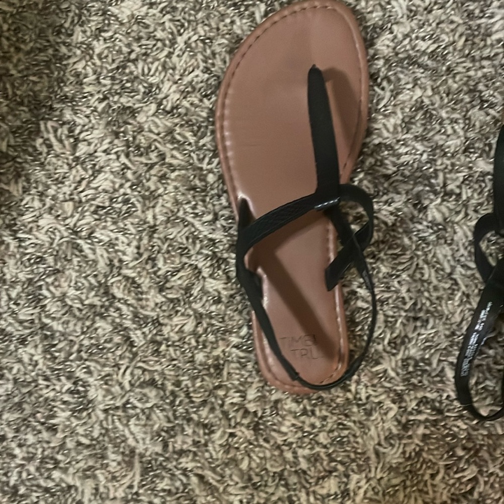 Super cute sandals!